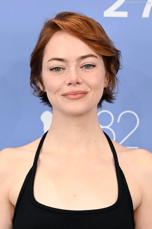 Emma Stone photo 17 of 1455