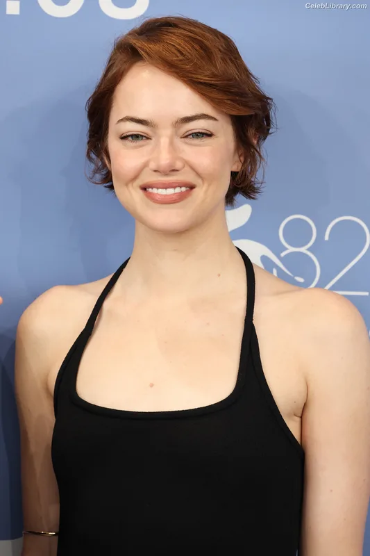 Emma Stone photo 19 of 1455