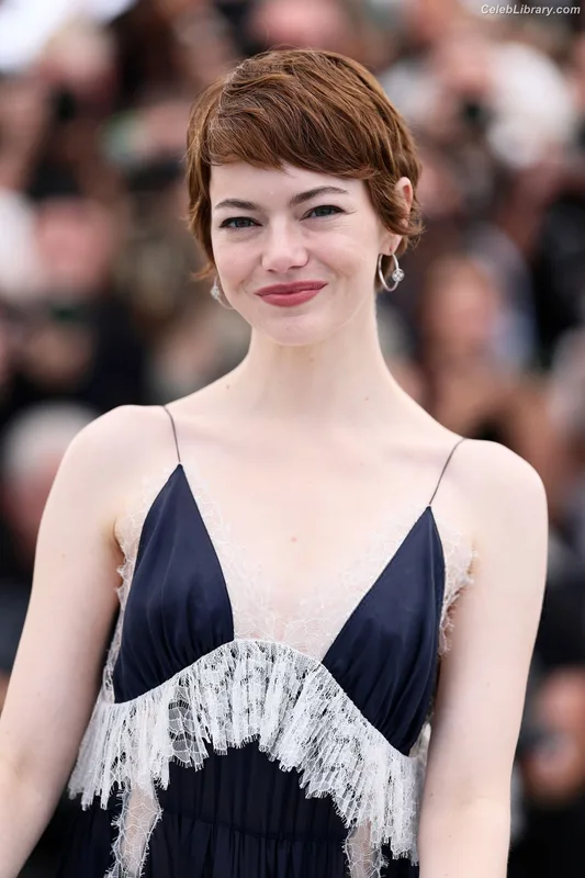 Emma Stone photo 1 of 1455