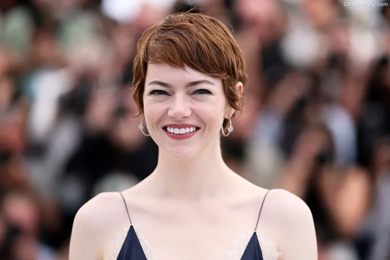 Emma Stone photo 2 of 1455