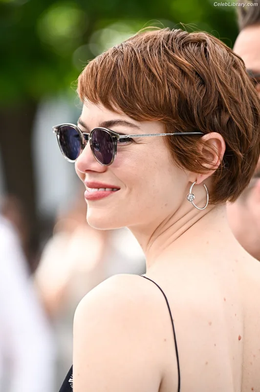 Emma Stone photo 3 of 1455