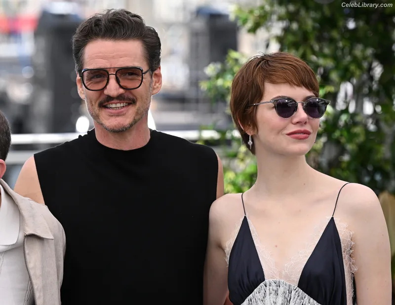 Emma Stone photo 10 of 1455