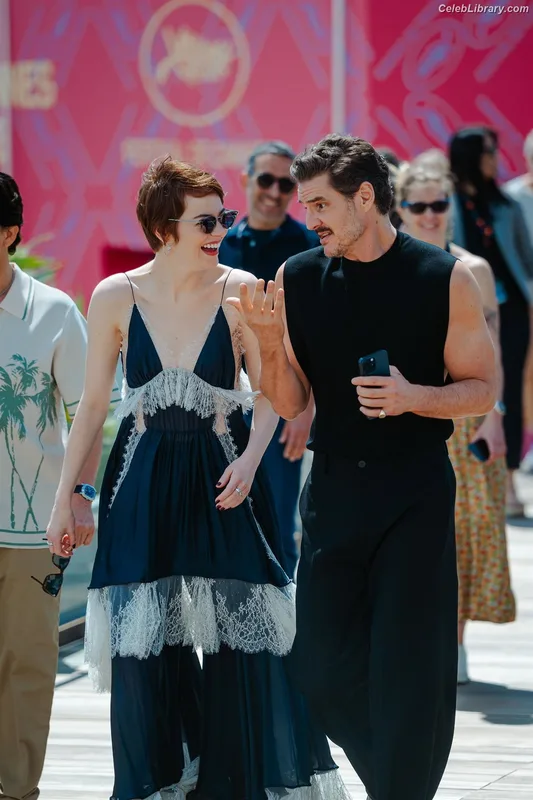 Emma Stone photo 13 of 1455