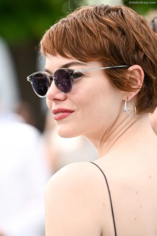 Emma Stone photo 15 of 1455