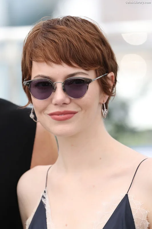 Emma Stone photo 16 of 1455
