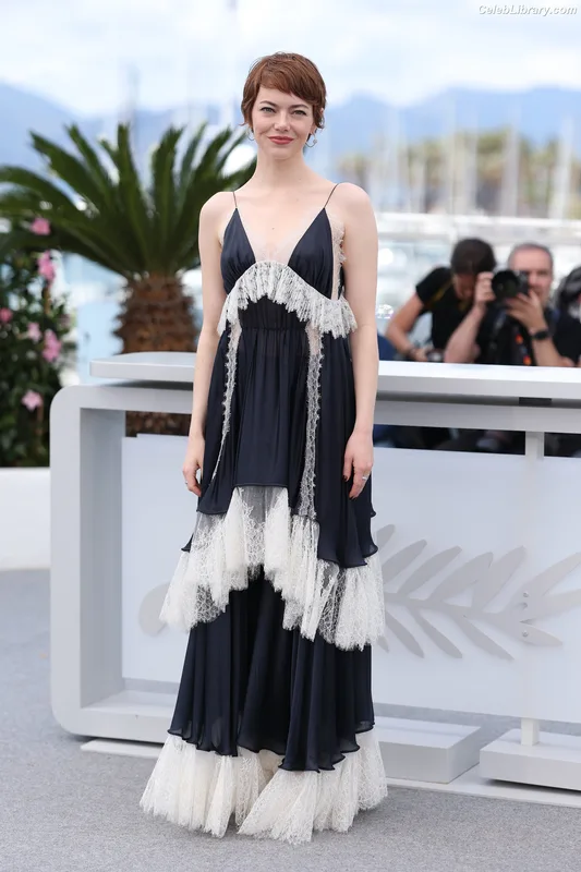 Emma Stone photo 18 of 1455