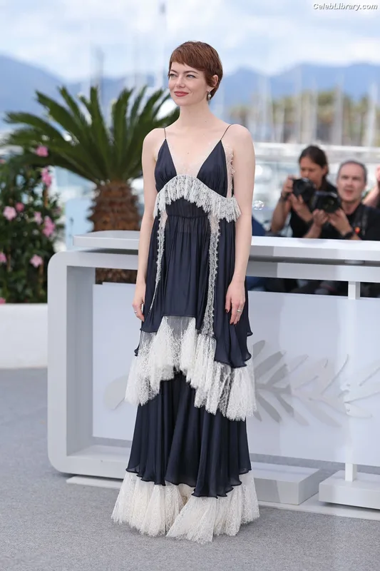 Emma Stone photo 19 of 1455