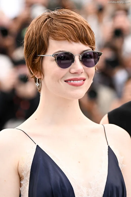 Emma Stone photo 20 of 1455