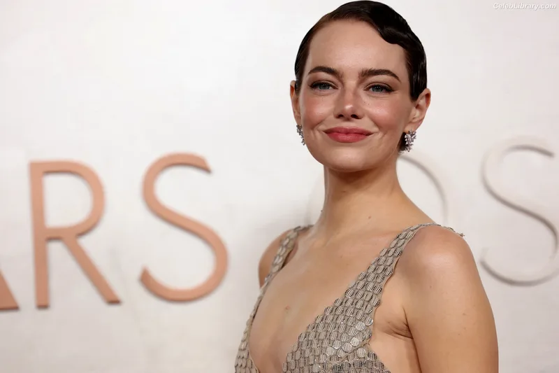 Emma Stone photo 12 of 1455