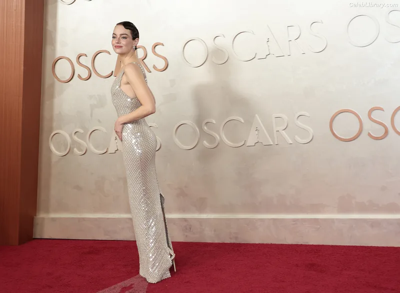 Emma Stone photo 16 of 1455