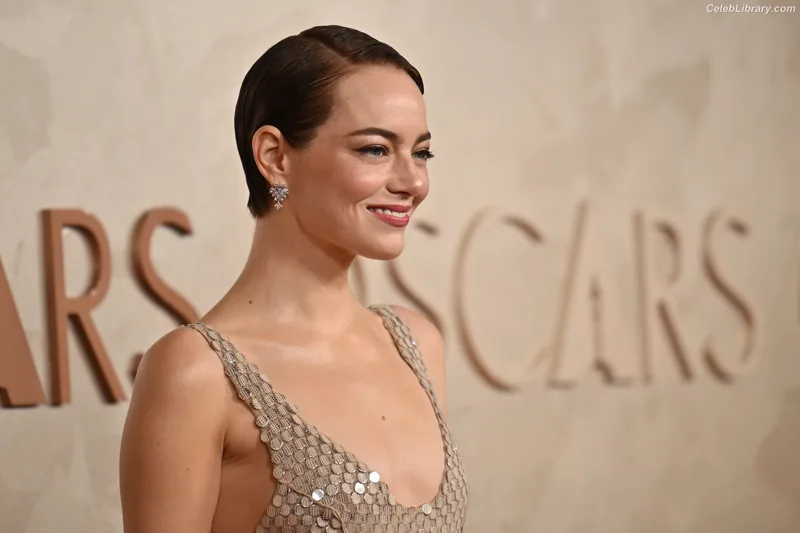 Emma Stone photo 18 of 1455