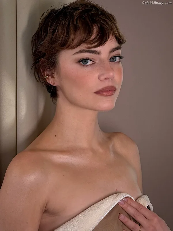 Emma Stone photo 7 of 1455