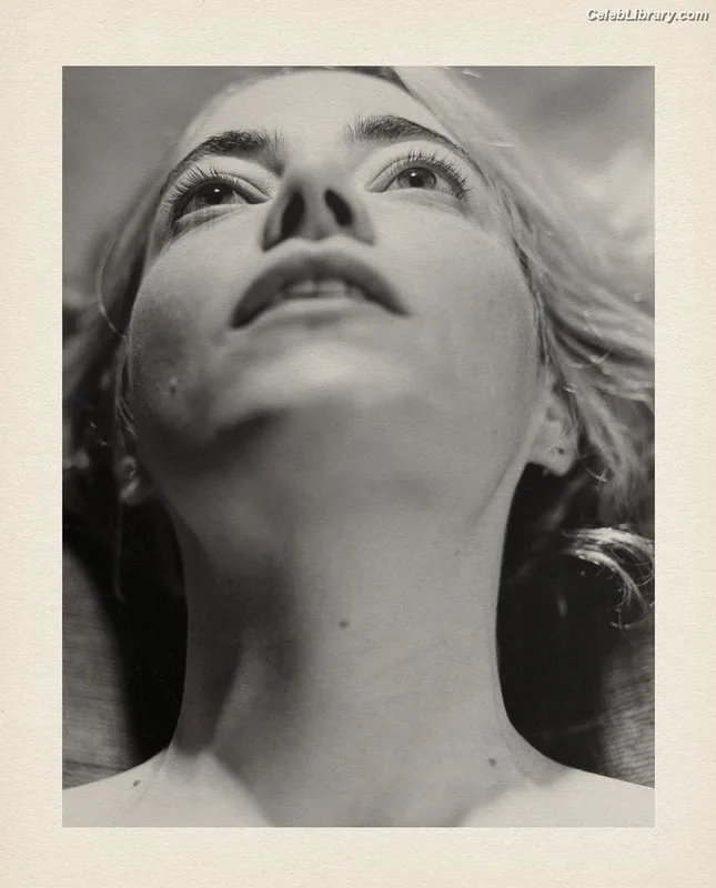 Emma Stone photo 13 of 1455