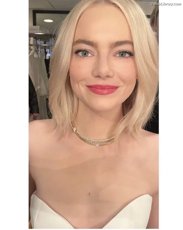 Emma Stone photo 14 of 1455