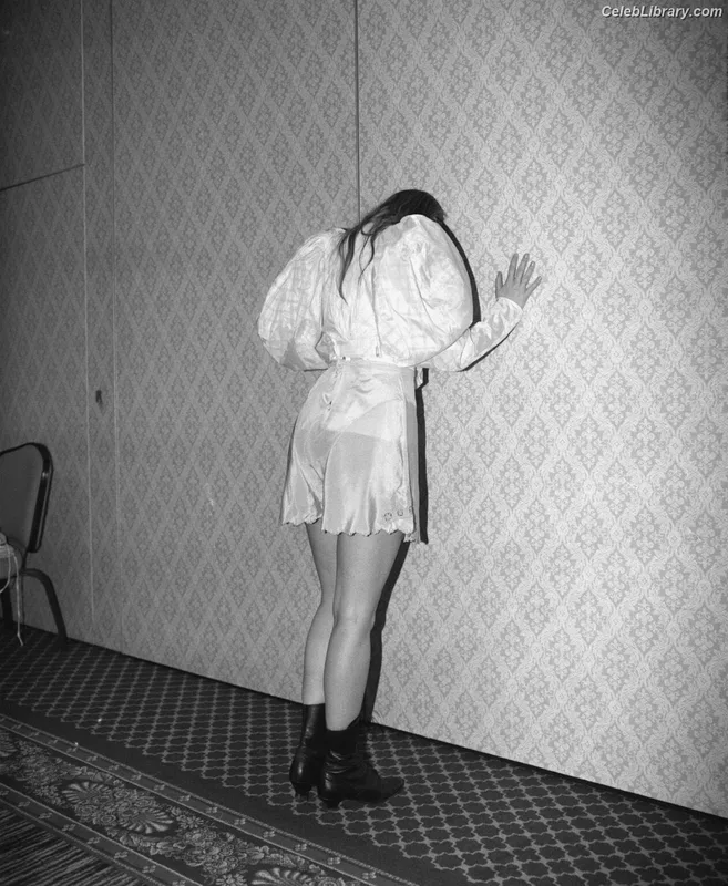 Emma Stone photo 9 of 1455