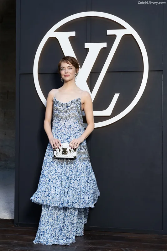 Emma Stone photo 10 of 1455
