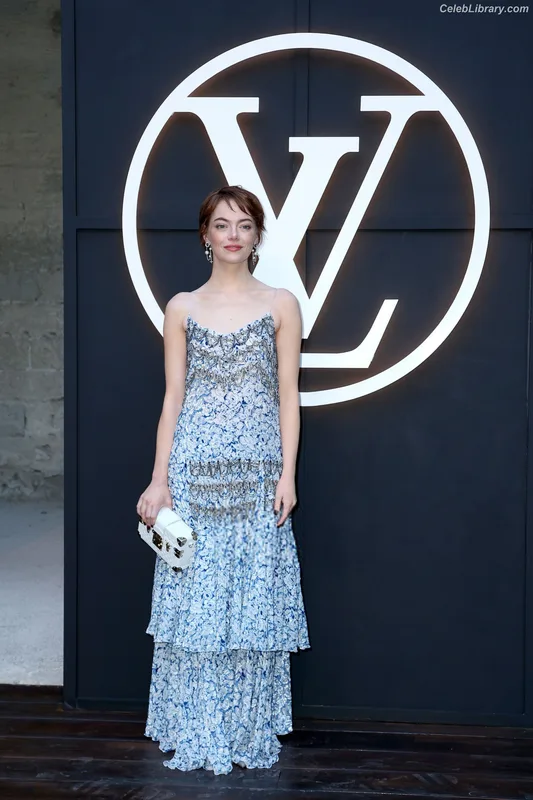 Emma Stone photo 11 of 1455
