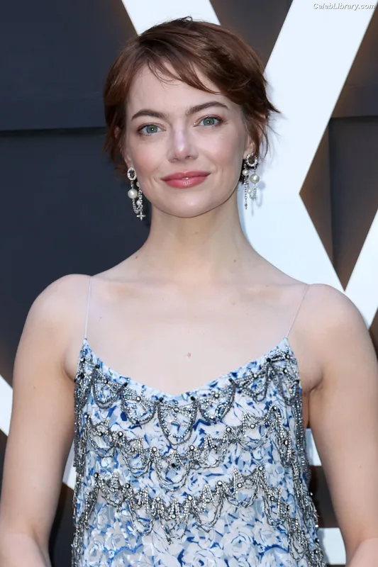 Emma Stone photo 12 of 1455