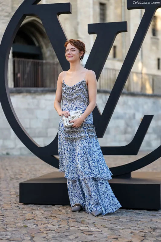 Emma Stone photo 1 of 1455