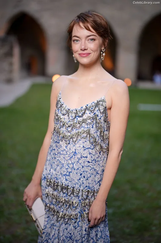 Emma Stone photo 6 of 1455