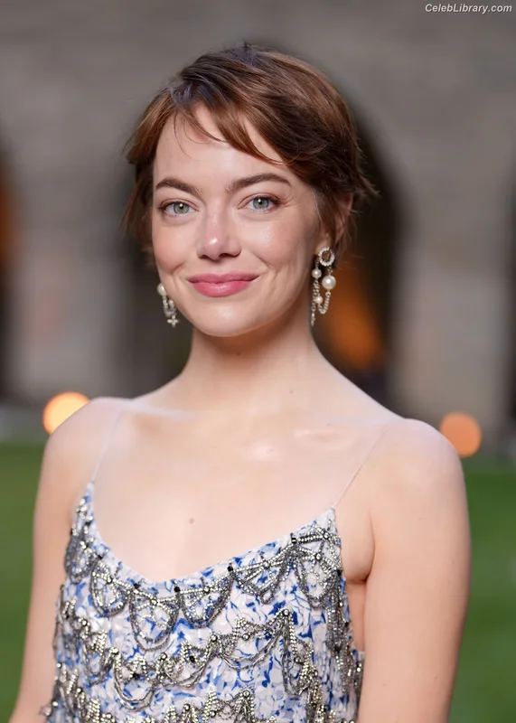 Emma Stone photo 8 of 1455
