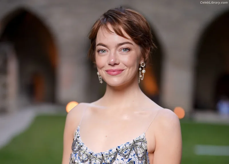 Emma Stone photo 9 of 1455