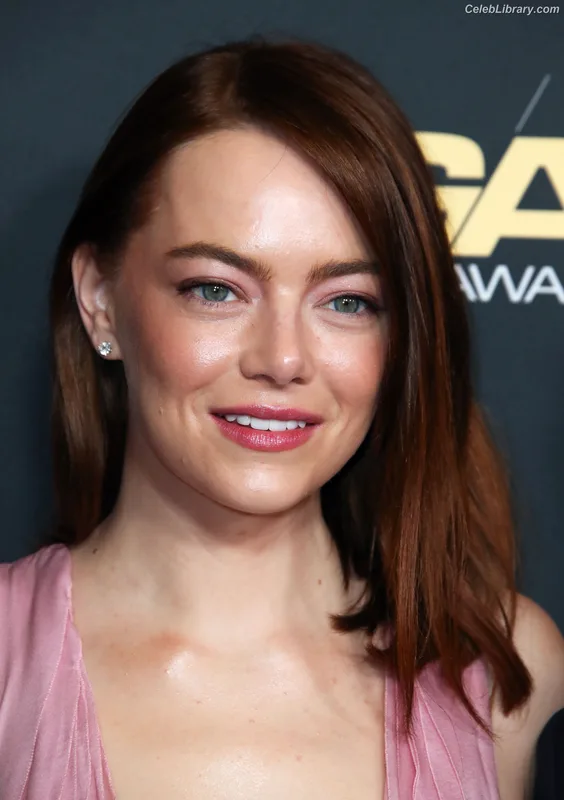 Emma Stone photo 11 of 1455