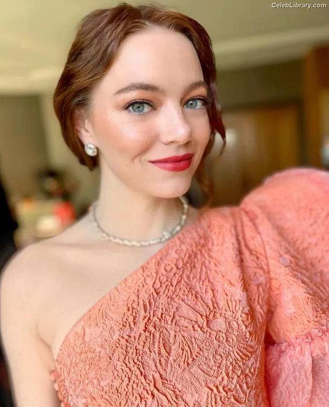 Emma Stone photo 14 of 1455