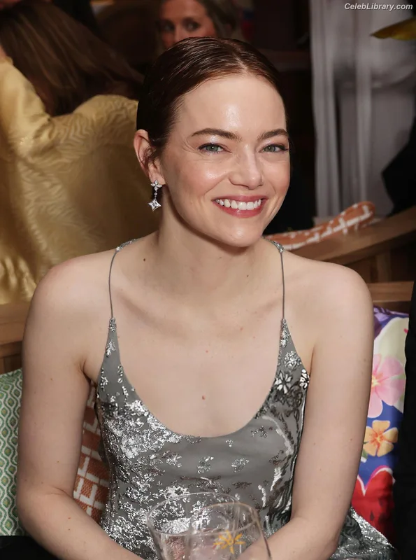 Emma Stone photo 22 of 1455