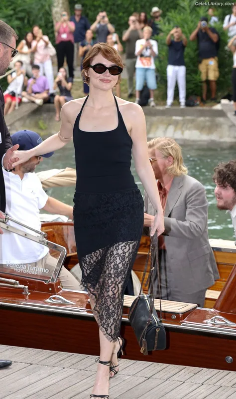 Emma Stone photo 23 of 1455