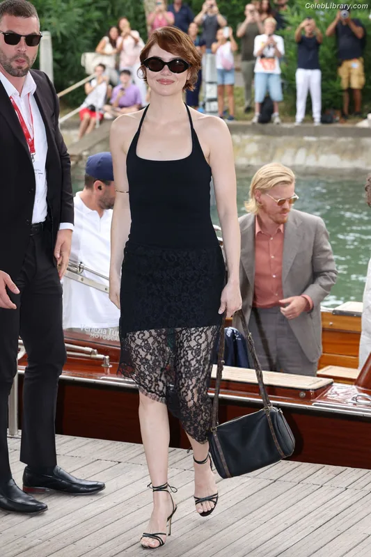 Emma Stone photo 3 of 1455