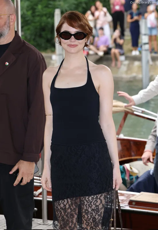 Emma Stone photo 4 of 1455