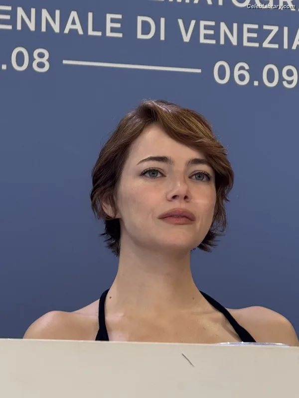 Emma Stone photo 8 of 1455