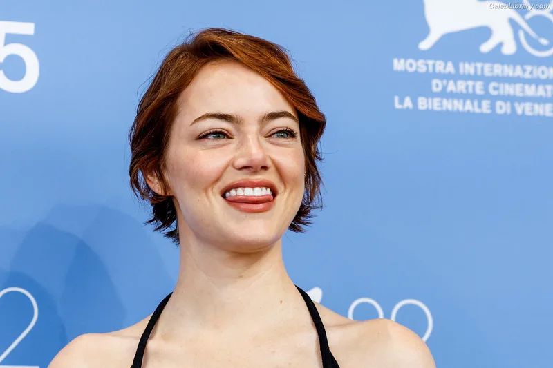 Emma Stone photo 16 of 1455