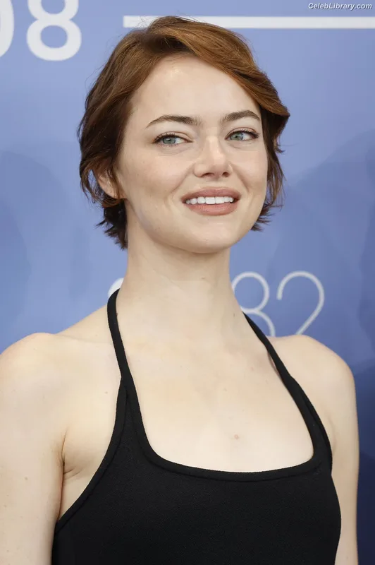 Emma Stone photo 21 of 1455