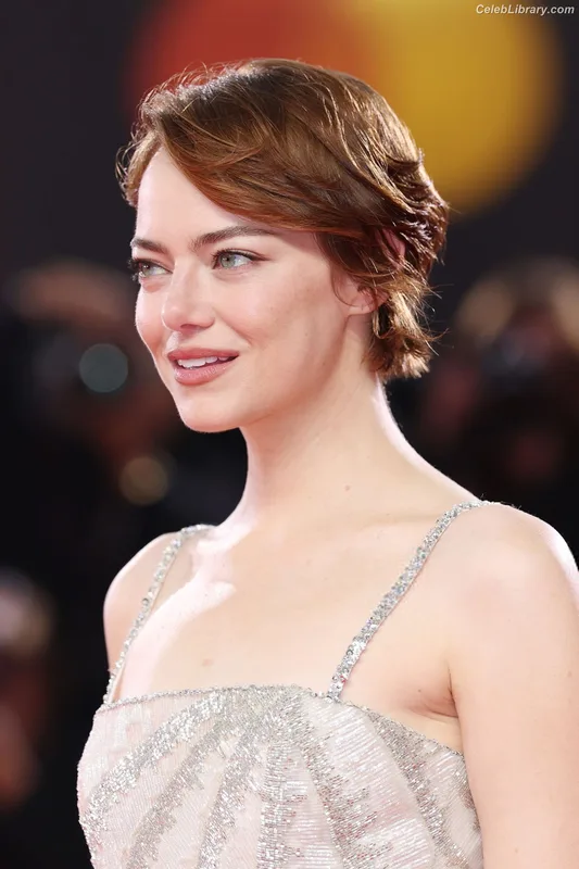 Emma Stone photo 1 of 1455