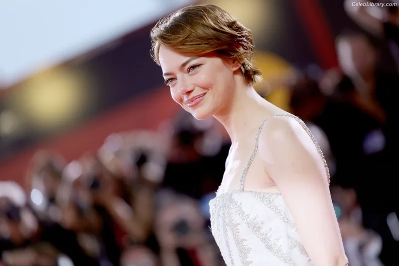 Emma Stone photo 3 of 1455