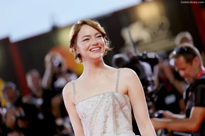 Emma Stone photo 4 of 1455