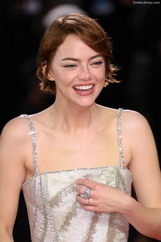 Emma Stone photo 8 of 1455