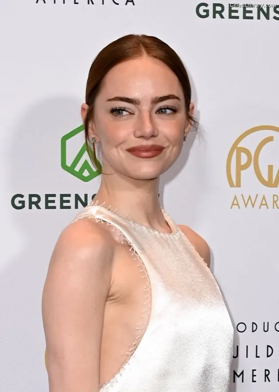 Emma Stone photo 10 of 1455