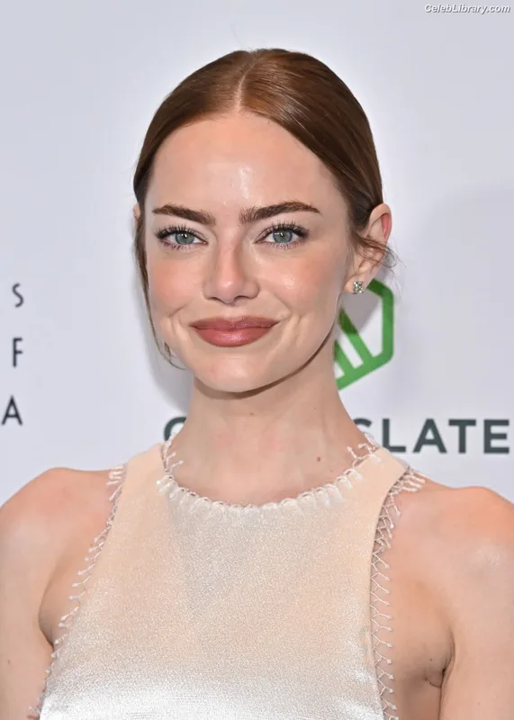 Emma Stone photo 12 of 1455
