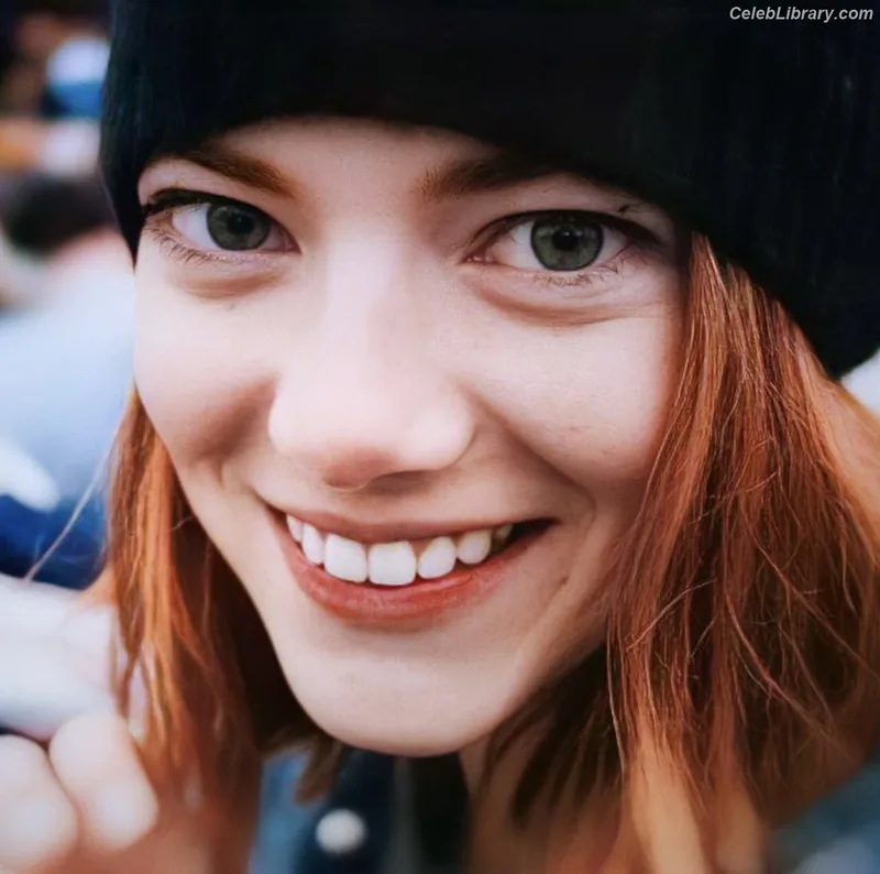 Emma Stone photo 16 of 1455