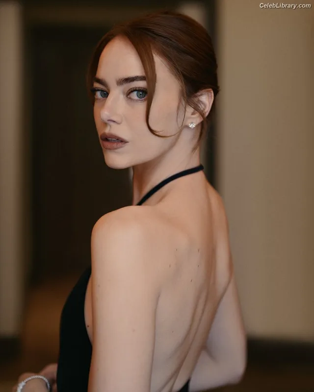 Emma Stone photo 19 of 1455