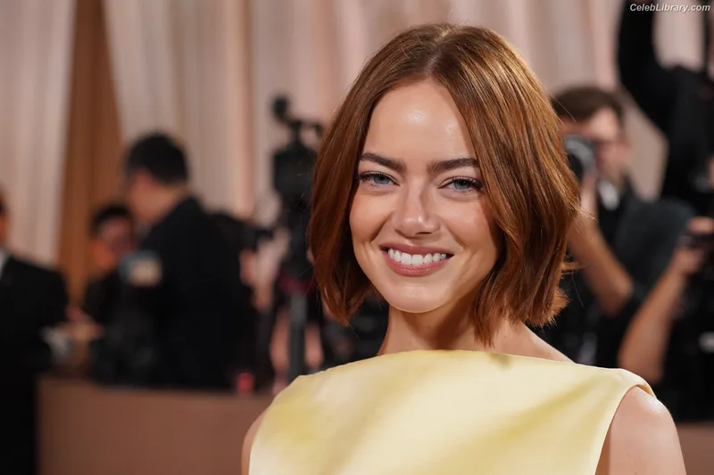 Emma Stone photo 24 of 1455