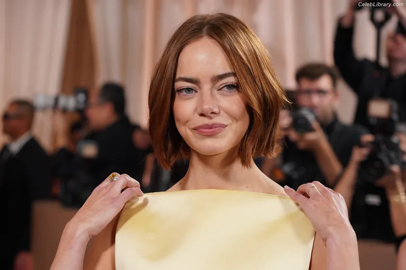 Emma Stone photo 3 of 1455