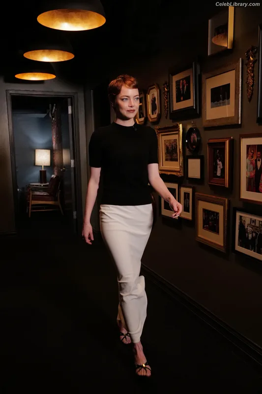 Emma Stone photo 8 of 1455