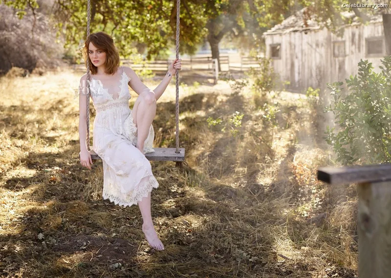 Emma Stone photo 10 of 1455