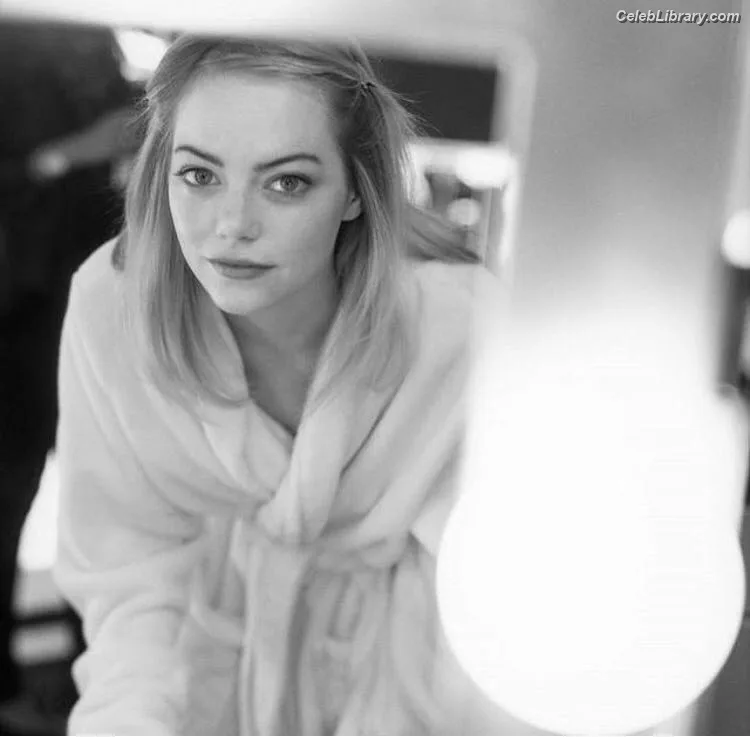 Emma Stone photo 12 of 1455