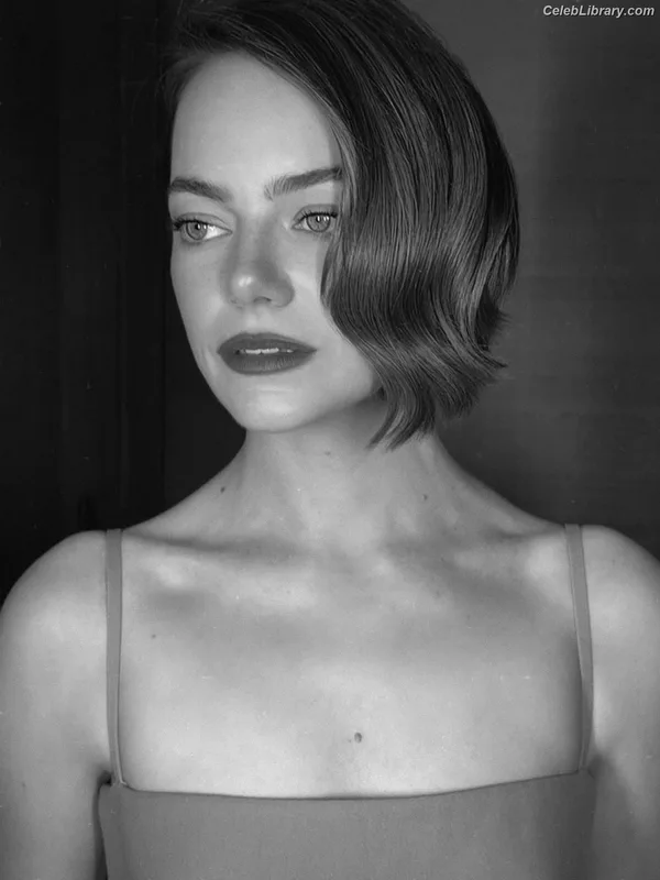 Emma Stone photo 17 of 1455