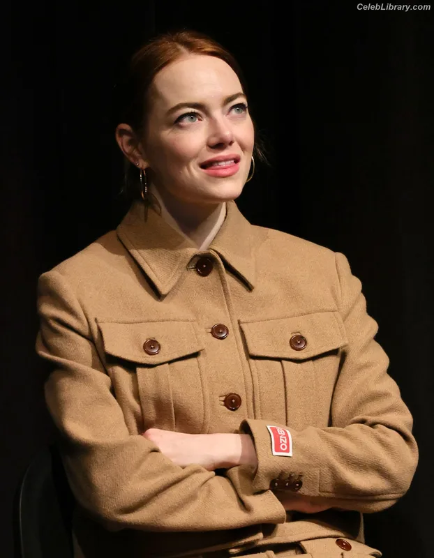 Emma Stone photo 8 of 1455